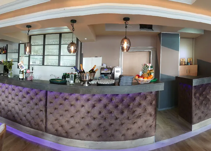 Отель Achilleon Iii