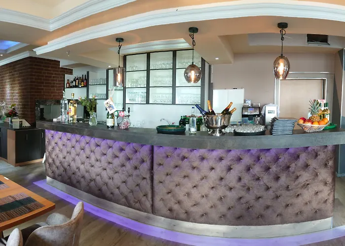 Achilleon Iii Hotell