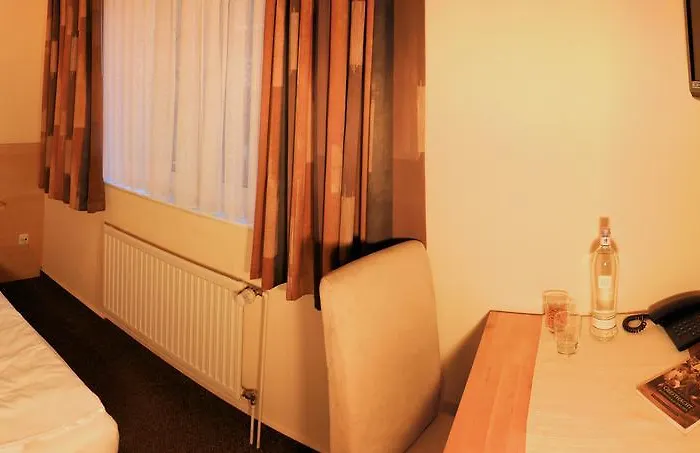 Отель Achilleon Iii Гестхахт